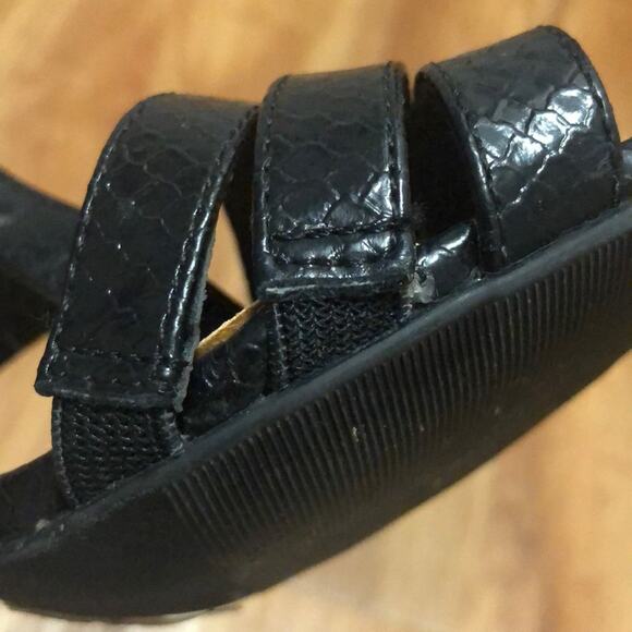 Cushion Walk by Avon Black Snakeskin Print Heels Size 6 - Picture 13 of 14